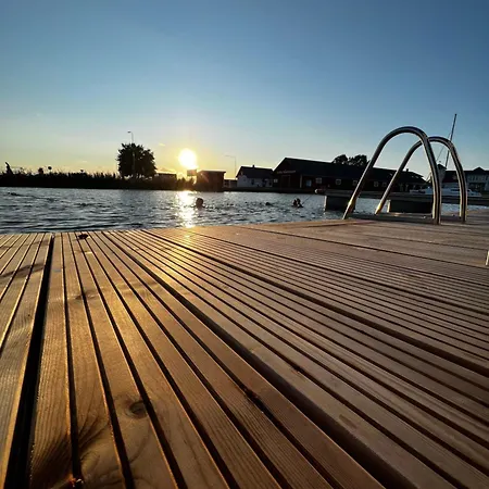 Botel Parvsaun Orjaku Jahisadamas
